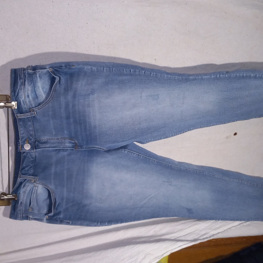 20 petite high-rise skinny light distressing